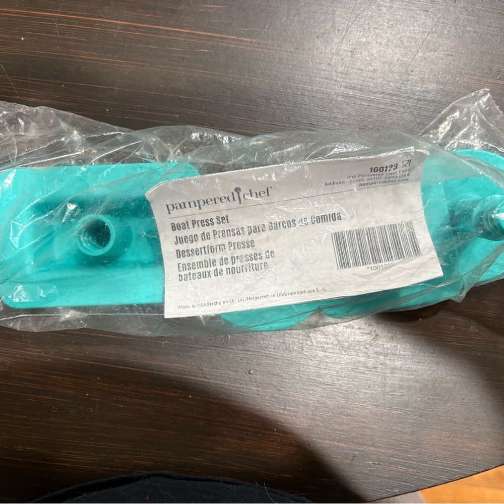 Pampered Chef Teal Boat Press Set